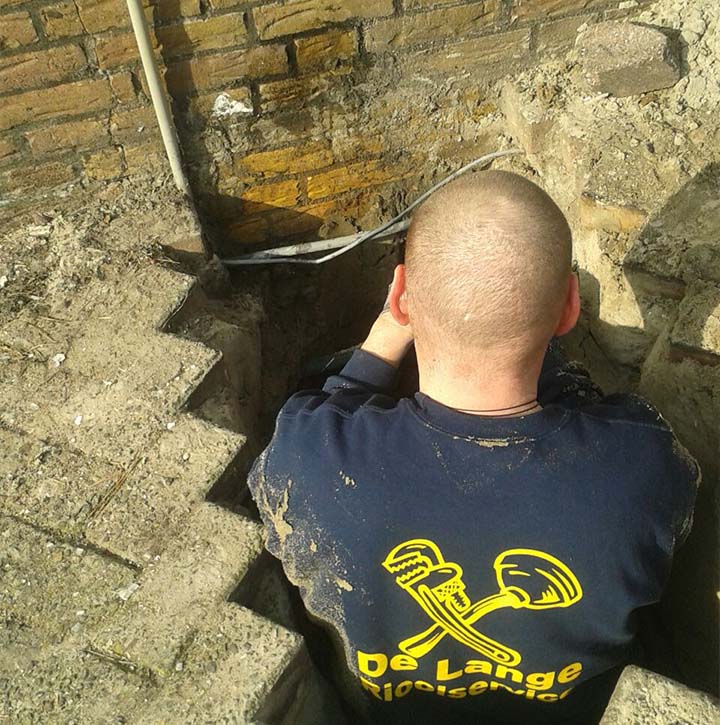 rioleringsbuizen leggen de lange rioolservice